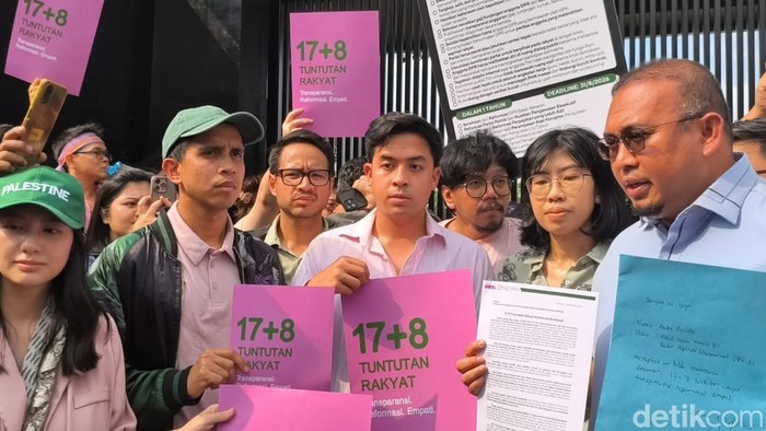 Andovi-Jorome dkk serahkan tuntutan 17+8 ke DPR