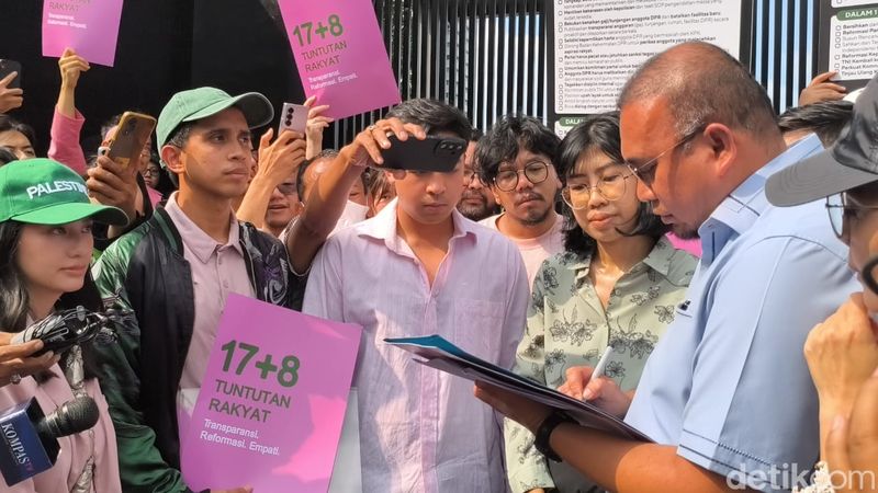 Andovi-Jorome dkk serahkan tuntutan 17+8 ke DPR