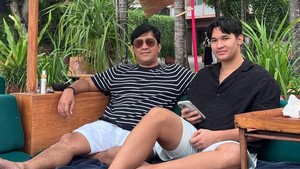 Netizen ikut mendoakan kelancaran studi Dio di London. Foto: Instagram@andreastaulany