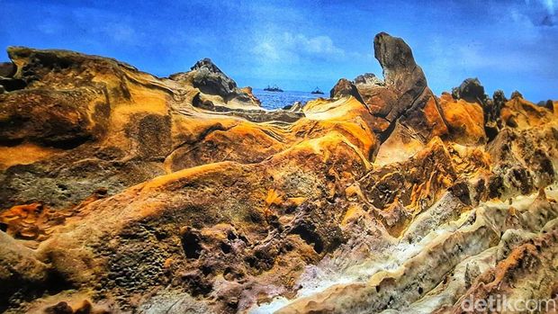 Batu Punggung Naga.
