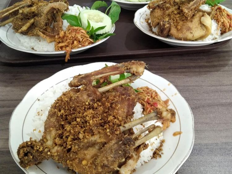 10 Bebek Goreng di Surabaya yang Nikmatnya Melegenda