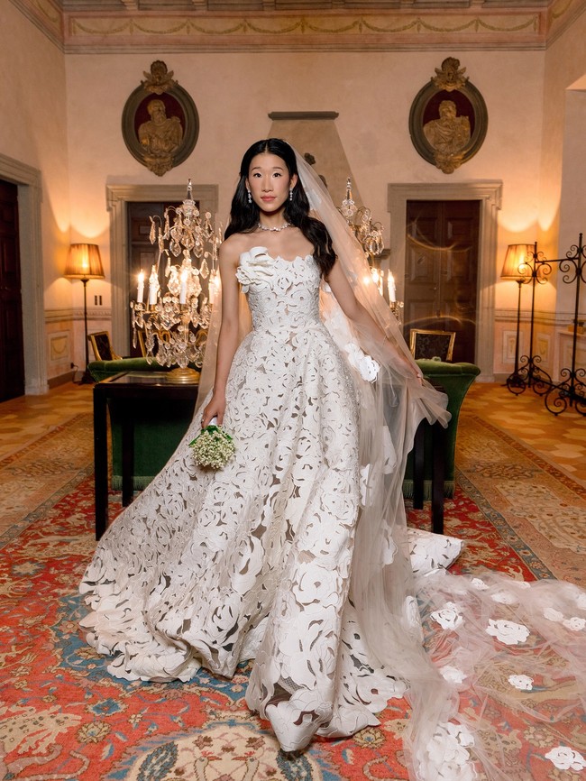 Becca Bloom dikenal sebagai influencer kaya favorit netizen TikTok. Sering pamer barang-barang mahal dan langka dalam konten-konten ‘RichTok’, baru-baru ini ia menggelar pernikahan yang kemewahannya tidak mengecewakan. Foto: Instagram @beccaxbloom