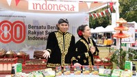Produk bumbu kemasan dan makanan-makanan populer dari Indonesia bisa ditemukan di antara meriahnya acara ini. Mulai dari bumbu ayam goreng, mie instan, dan santan asli Indonesia menjawab kerinduan para diaspora. Foto: dok. Sahnil Farobiansyah