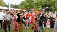 Setelah merayakan hari kemerdekaan Indonesia, di penghujung bulan Agustus ternyata diaspora Indonesia di Polandia punya tradisi unik. Namanya Breakfast Market yang bertujuan untuk mempopulerkan budaya Indonesia di Polandia. Foto: dok. Sahnil Farobiansyah