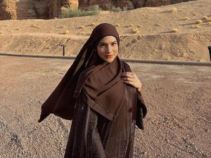 Potret Davina Karamoy Pakai Hijab di Al Ula, Arab Saudi, Bikin Pangling