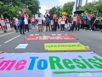 Video: Massa Buruh Demo di Patung Kuda, Tuntut Kenaikan Upah