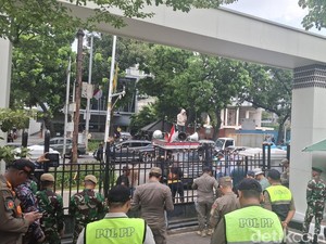 Massa Demo DPRD DKI Jakarta, Minta Transparansi Tunjangan Rumah Rp 70 Juta