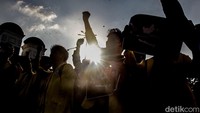 Menurut BEM SI, menyelamatkan Indonesia dari kerusakan bukan hanya tugas pemerintah, melainkan kewajiban bersama seluruh elemen bangsa. Karenanya, BEM SI menyerukan agar rakyat bersatu dan lantang menyuarakan aspirasinya.  
