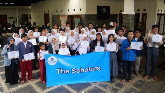 Dokumentasi penerima beasiswa Syamsi Dhuha.