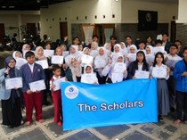 Syamsi Dhuha Foundation Salurkan Beasiswa untuk 47 Mahasiswa dan Pelajar