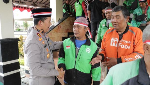 Driver Ojol dan Forkopimda Magetan kompak doa bersama 7 hari meninggalnya Affan Kurniawan sekaligus memperingati Maulid Nabi Muhammad SAW.