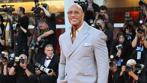Foto Transformasi Dwayne Johnson Tampil Lebih Kurus di Venice, Bikin Fans Kaget