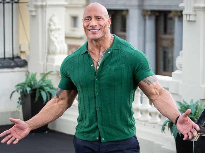Aktor AS Dwayne Johnson menghadiri sesi foto Black Adam di hotel NH Collection Madrid Eurobuilding pada 19 Oktober 2022 di Madrid, Spanyol.