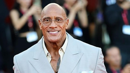 Aktor dan produser film Amerika Dwayne Johnson di Festival Film Internasional Venesia ke-82 tahun 2025. Karpet Merah The Smashing Machine. Venesia (Italia), 1 September 2025