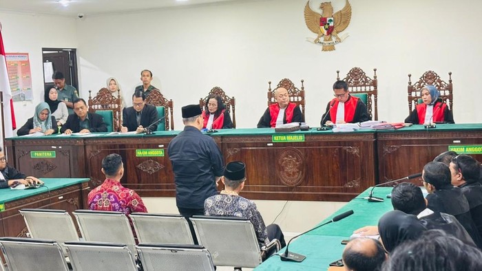 Eks Gubernur Bengkulu Rohidin Mersyah saat sidang vonis di PN Bengkulu.