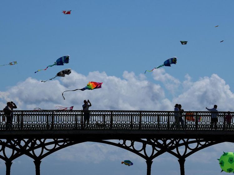 Festival Layang-Layang St Anne Warnai Langit Inggris