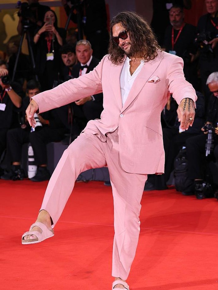 VENICE, ITALY - SEPTEMBER 3: Jason Momoa attends the Cartier Glory To The Filmmaker Award 2025 and the In the Hand of Dante red carpet during the 82nd Venice International Film Festival on September 3, 2025 in Venice, Italy. (Photo by JB Lacroix/FilmMagic)