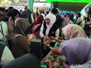 Pasar Murah di Sidoarjo, Gubernur Khofifah Pastikan Logistik Aman