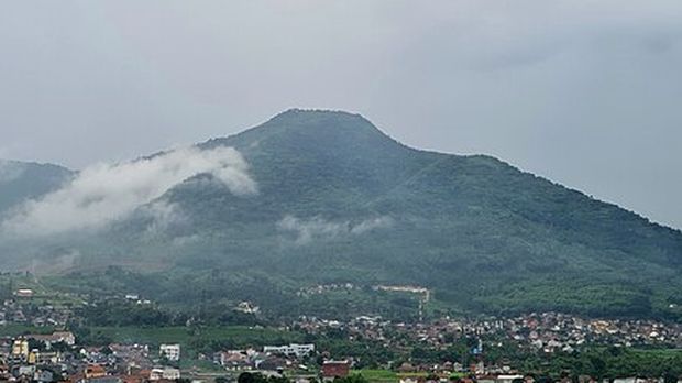 Gunung Geulis Sumedang sisi barat tahun 2021