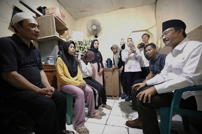 Gus Ipul Kunjungi Keluarga Affan, Serahkan Santunan Kematian