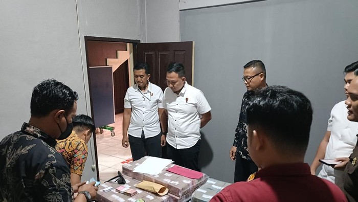 Jaksa menerima pelimpahan berkas dan tersangka kredit fiktif bank BUMN di Tebo