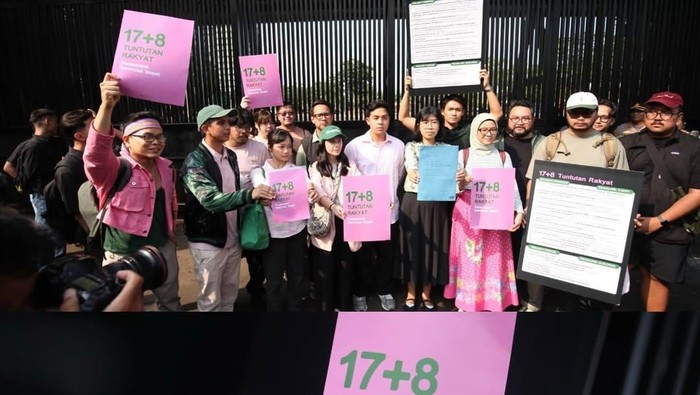 Jerome Polin dkk menyerahkan 17+8 Tuntutan Rakyat ke DPR RI secara formal, Kamis (4/9/2025).