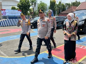 Kapolda Jatim Tinjau Mapolres Kediri Kota yang Rusak, Pastikan Kondusif
