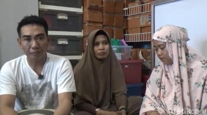 Keluarga Kapten Hariyanto, pilot helikopter yang dilaporkan jatuh di Tanah Bumbu, Kalsel.