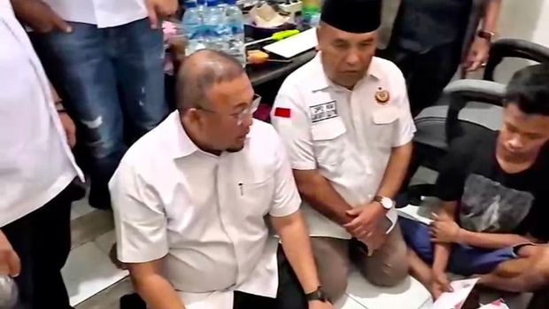 Ketum DPP Ikatan Keluarga Minang (IKM) Andre Rosiade menemui enam orang perantau Minang korban aksi demonstrasi di Jakarta.