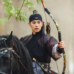 Potret Lee Chae Min, Si Brondong dari Korea