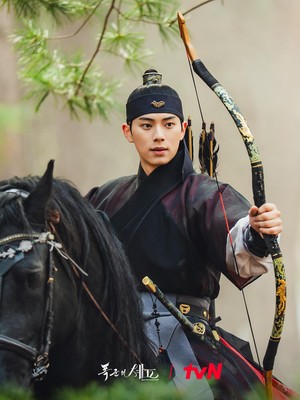 Potret Lee Chae Min, Si Brondong dari Korea