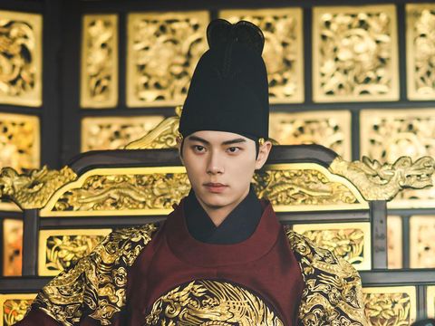 Lee Chae Min Pemeran Raja di Drakor Bon Appetit, Your Majesty