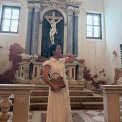 Lee Min Jung Dirujak Netizen Abis Foto di Gereja Bawa Tas Mewah