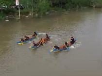 Nonton Yuk! Ada Festival Pacu Sampan Nih di Sungai Siak