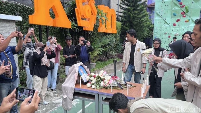 Aksi 1.000 lilin dari mahasiswa Amikom Jogja untuk Rheza Sendy Pratama, Kamis (4/9/2025).