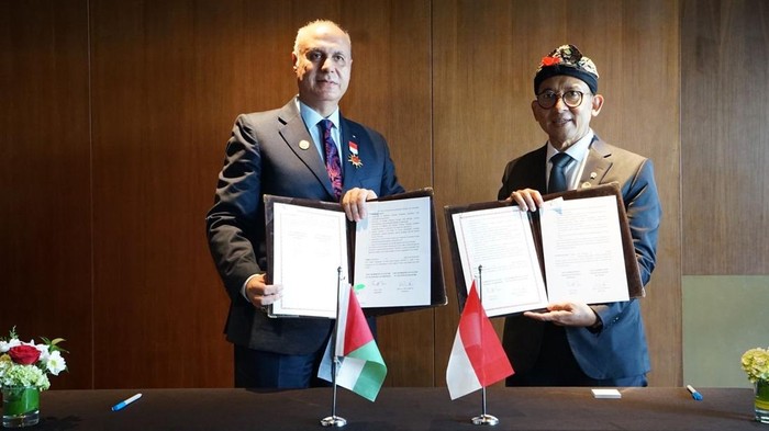 Menbud Beri Medali & Sertifikat CHANDI, Simbol Penguatan Diplomasi Budaya