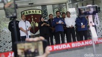 “Kerugian keuangan negara yang timbul dari kegiatan TIK diperkirakan sekitar Rp 1,98 triliun,” ujar Nurcahyo saat konferensi pers di Kejaksaan Agung.