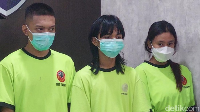 MS alias Acil usia 20 tahun (tengah) pelaku rusuh di 3 Kota yang berakhir di Polda Jabar.