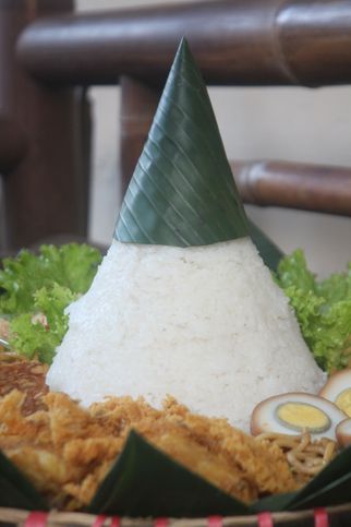 Nasi suci ulam sari. Ilustrasi
