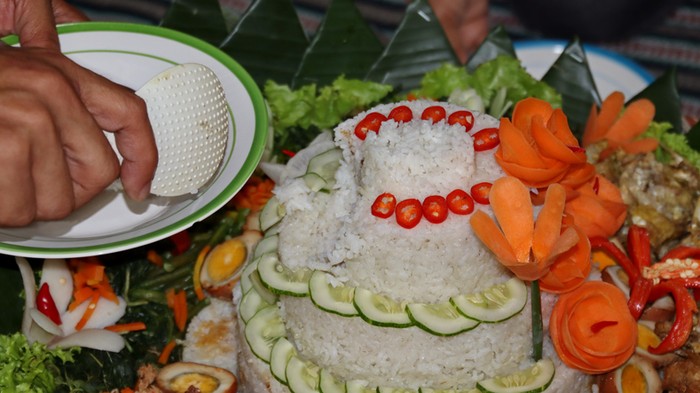 Nasi suci ulam sari. Ilustrasi