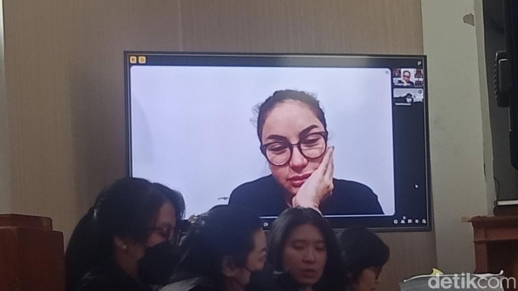 Video Sidang Ditunda, Nikita Mirzani: Saya Kurang Sehat, Crown Gigi Pecah