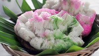 Jajanan tradisional khas Jawa lain yang mirip pancake ala Indonesia, adalah carabikang. Ini juga jajanan yang tercatat dalam Serat Centhini. Terbuat dari adonan tepung beras, santan, gula, dan pewarna makanan. Foto: Getty Images/cozygraphic
