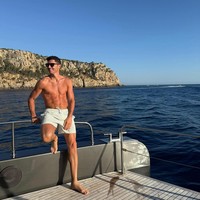 Robert Lewandowski   Banyak pemain Barcelona yang bertato tapi tidak dengan  Lewandowski. Di tengah kesuksesannya, bintang asal Polandia ini memilih untuk hidup dengan sederhana dan rendah hati, termasuk dengan tidak bertato. Foto: Instagram