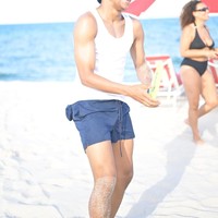 Kylian Mbappe   Mbappe adalah salah satu pesepakbola tersukses yang anti tato. Bintang Real Madrid tersebut juga punya alasan tersendiri mengapa tidak tertarik menghiasi tubuh dengan gambar. Sebelumnya ia mengaku jika ketaatannya pada Kristen membuatnya menolak bertato. Foto: Instagram