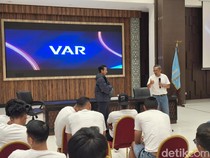 Persela Dapat Sosialisasi VAR, Aji Santoso Ingatkan Pemain Lebih Dewasa
