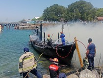 Kapal Terbakar di Dermaga Labuhan Haji Lombok, Nakhoda Lompat ke Laut
