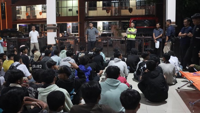 Sebanyak 58 orang diamankan polisi karena hendak melakukan demo di DPRD Demak, Kamis (4/9/2025).
