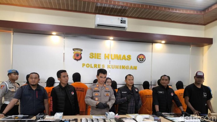 Polres Kuningan saat mengadakan konferensi pers 11 orang pengedar Narkoba di Kuningan