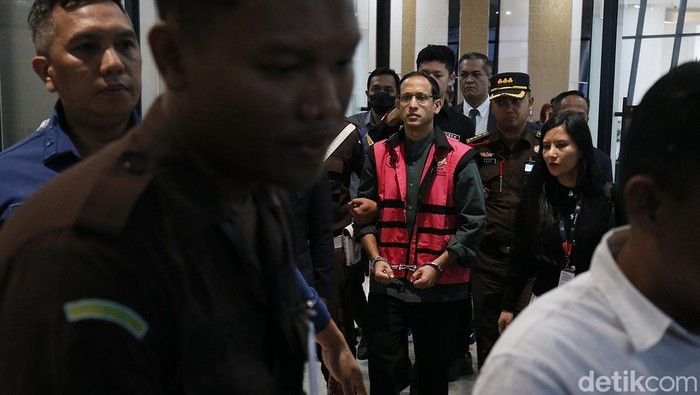 Mantan Menteri Pendidikan, Kebudayaan, Riset, dan Teknologi (Mendikbudristek) Nadiem Makarim resmi ditetapkan sebagai tersangka kasus dugaan korupsi pengadaan laptop Chromebook. Kejaksaan Agung langsung menahan Nadiem pada Kamis (4/9/2025).