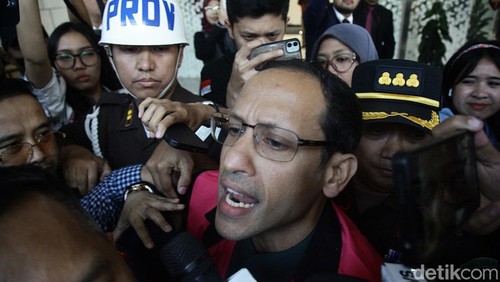 Mantan Menteri Pendidikan, Kebudayaan, Riset, dan Teknologi (Mendikbudristek) Nadiem Makarim resmi ditetapkan sebagai tersangka kasus dugaan korupsi pengadaan laptop Chromebook. Kejaksaan Agung langsung menahan Nadiem pada Kamis (4/9/2025).